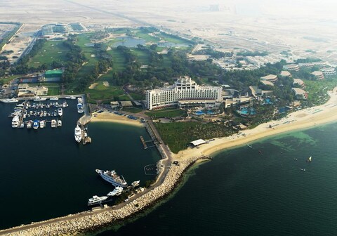 فندق جيه إيه ليك فيو، دبي