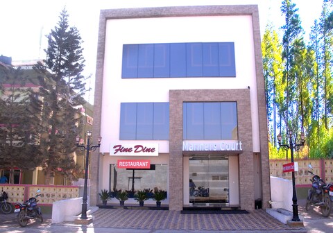 HOTEL MARINERS COURT