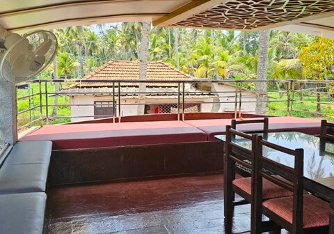 White Rose House Boat