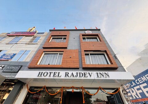 Hotel Rajdev Inn