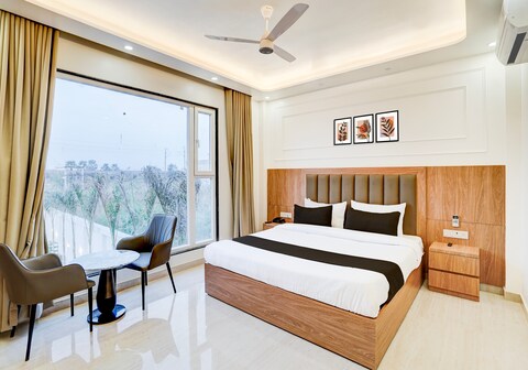 Hotel O Sarovar Palace