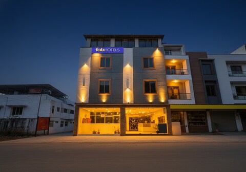 FabHotel Kamari Inn