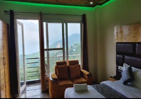 Hotel Skywing By MountMemory