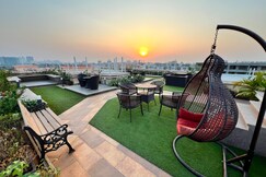 Juhu Getaway with Rooftop Pad, Mumbai Juhu Getaway with Rooftop Pad, Mumbai