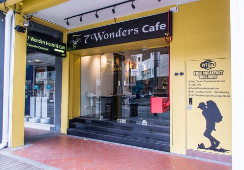 7 Wonders Hostel