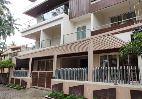 Aikya Service Apartment Kadri