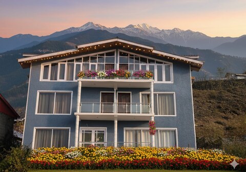 Hotel Castle Rock (Riverside Paradise)