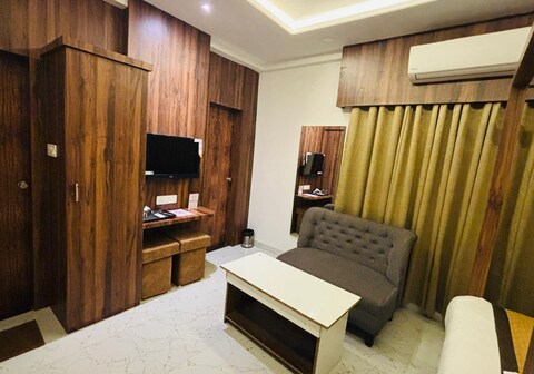 Nakshatra Service Apartment