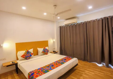 FabHotel Elroi Suites