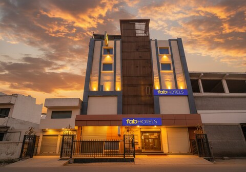 FabHotel Mahal