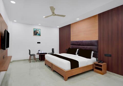 Super Collection O Sector 18 Metro station