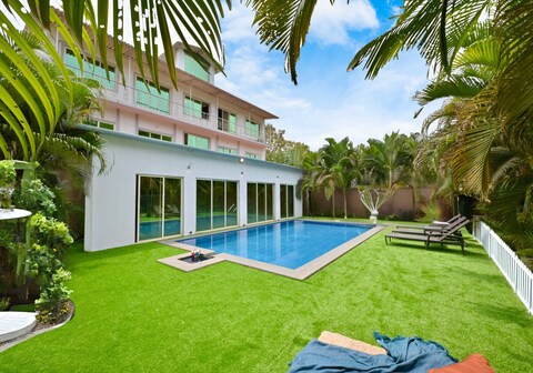 EKOSTAY  - Casa Royale 6 BHK Pool Villa