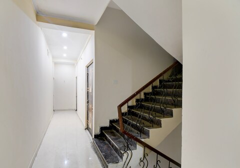 SPOT ON The Royal Inn