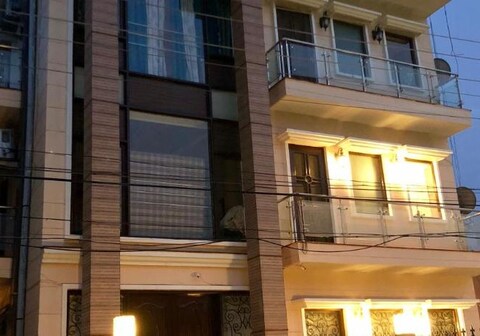 The Wildflower | Jacuzzi | Luxe Apartment