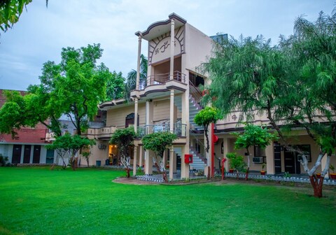 Hotel Hari Sharanam,Kannauj.