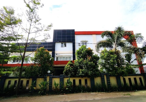 Hotel O Wisma Syariah Lahundape