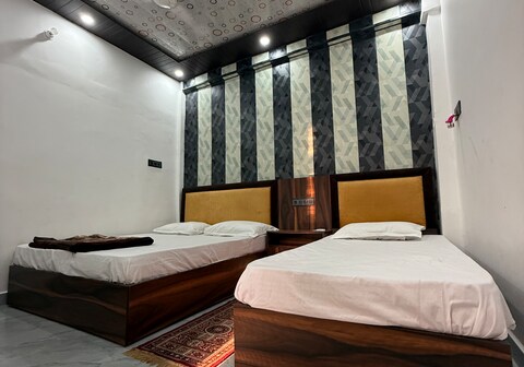 SHRI KANAK BIHARI YATRI NIWAS