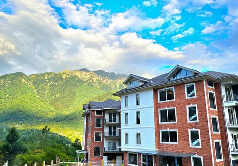 Hotel Twin Towers by D'Foy