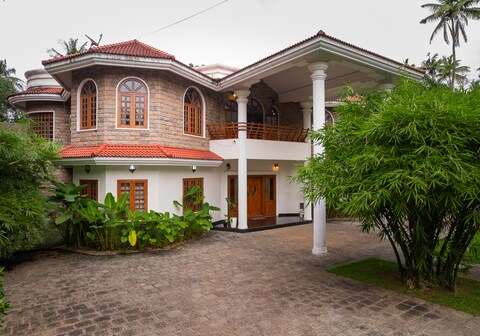 Puzhayoram Holiday Homes| 5 BHK Private Pool Villa