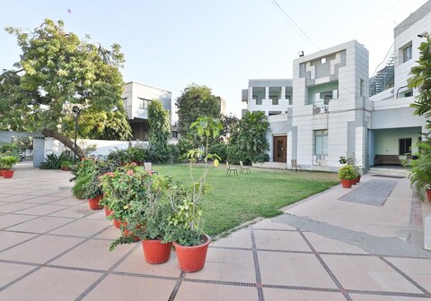 Sun N Step Club & Hotel