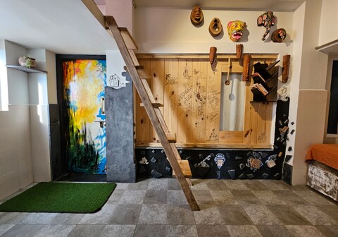 NIRMAN HOMESTAY 5 Mins Walk To Beach