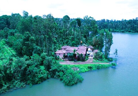 Walnut Peaceful Estate Stay