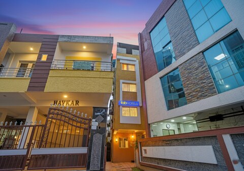 FabHotel Ayaansh Himayatnagar