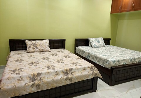 Entire villa A wth home theatre ecr panaiyur beach