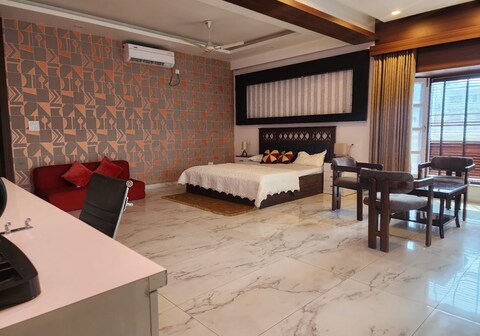 The Wanderlust Stays