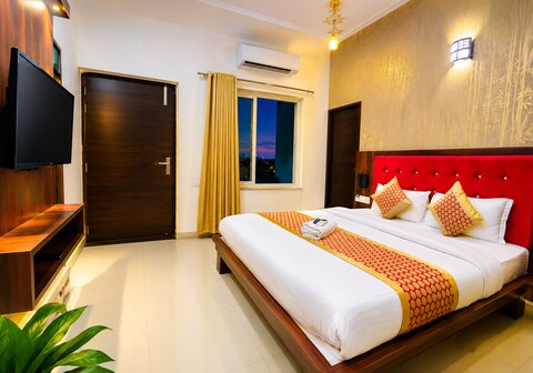 Hotel VR Udaipur Near Fateh Sagar Lake