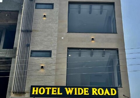 Hotel wide road