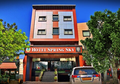 Spring Sky Mughalsarai By ShriGo Hotels