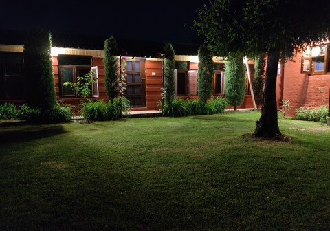 Banday Cottages Nigeen