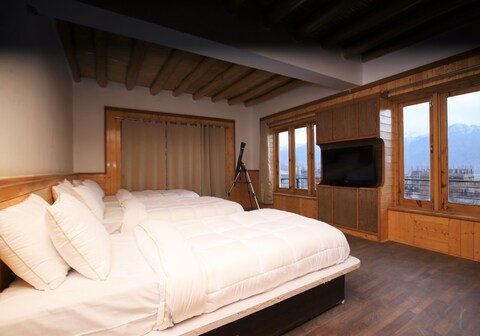 Bunk Central Hostel | Rooms and Wifi