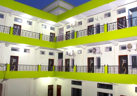 hotel raj & restaurants