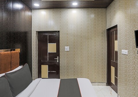 Hotel O Kashish Residency Near Model Town Metro Station