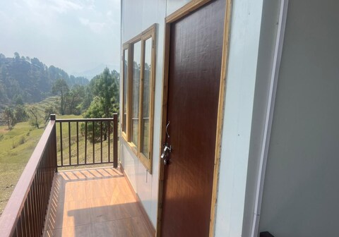 Rey's -A jungle Stay