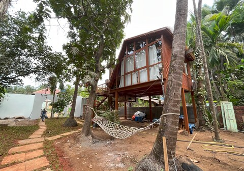 Mangifera TreeHouse at Elixir beach farm with Jacuzzi