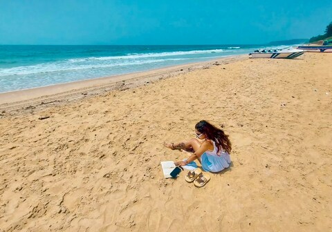 Dreamy Vibe Stays, Morjim