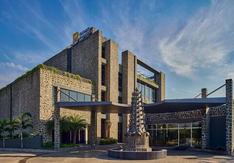 Basalt Paradise Resort and Spa