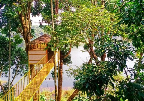 7 Heaven Tree house
