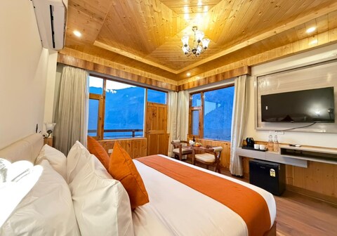 Snow Apple Resort by West Western ( centrally heated and air cooled)