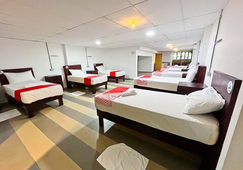 Super OYO 90572 J Hotel Masjid India