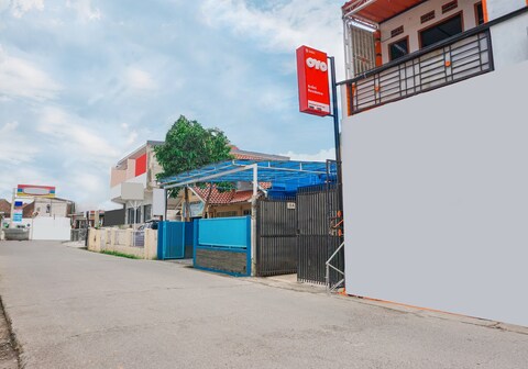 OYO 2401 Ardini Residence