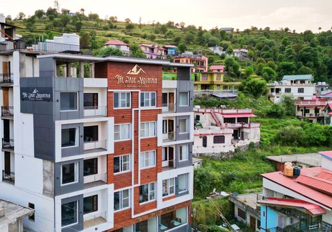 The Jade Mountain By Terraa Hotels.