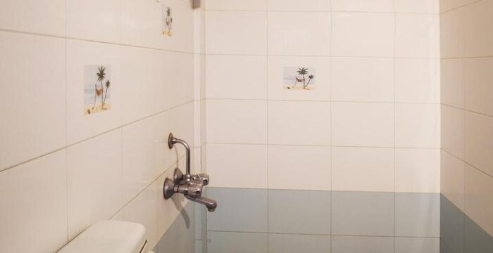 Standard Double Bed Bathroom