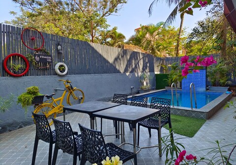 Moonstone Villa - 4BHK With Private Pool & Canteen