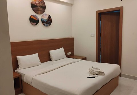 Hotel O Mirage Suites