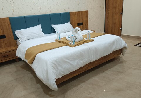 Hari Palace - Near Shree Dwarkadhish Temple