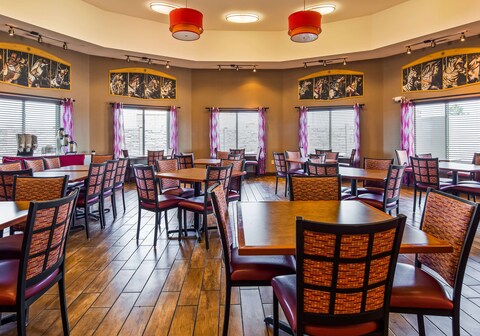 Best Western Plus Carousel Inn & Suites